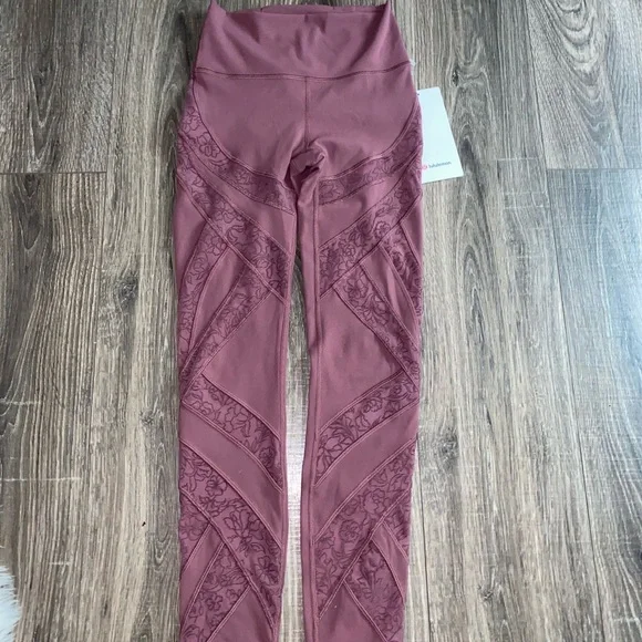lululemon leggings - mesh, size 2 - Picture 2 of 7